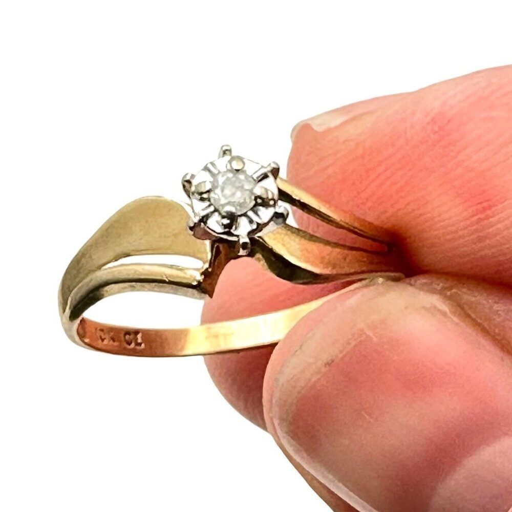 Womens Ring 10K Yellow Gold Diamond 1.5 Gram Size 7